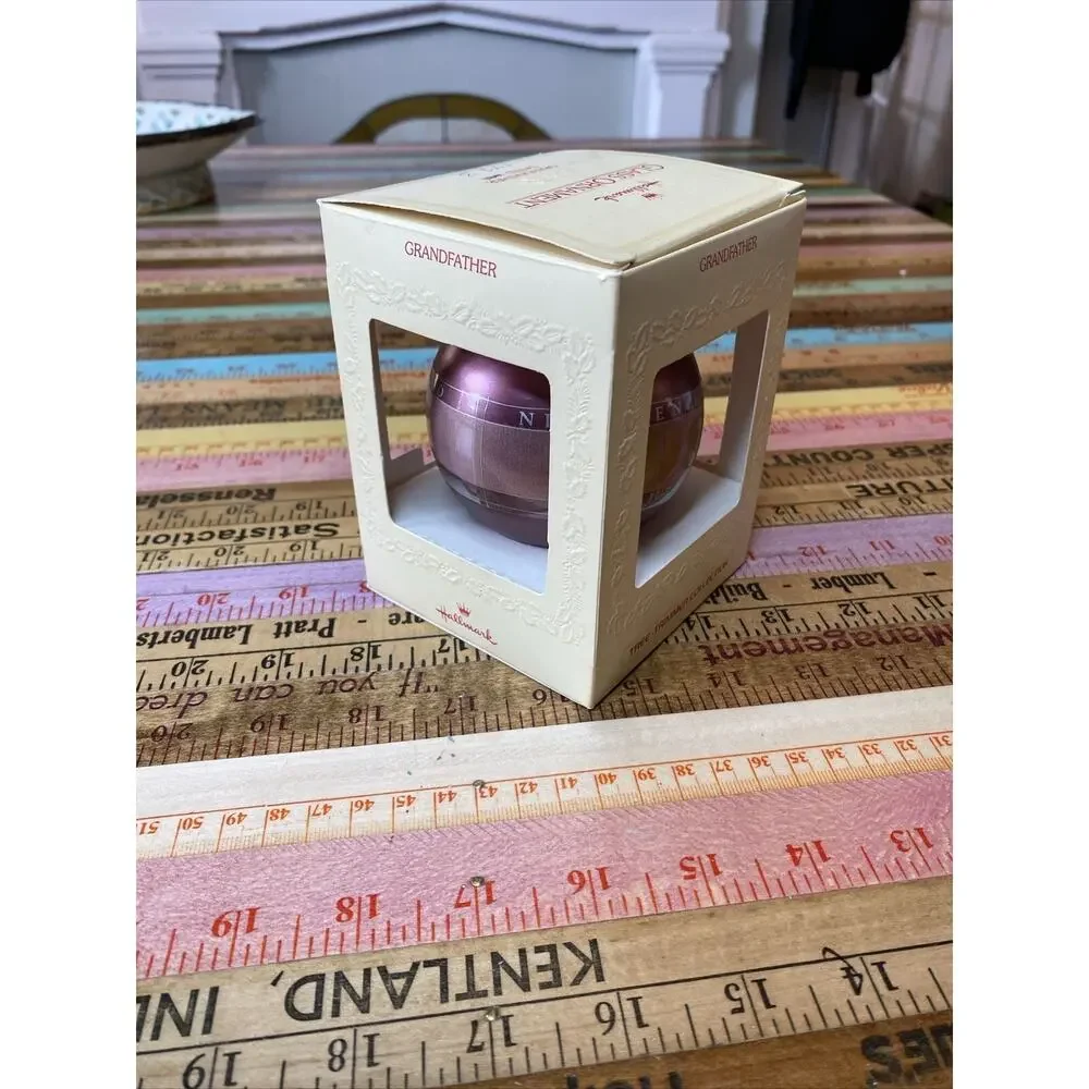 Hallmark Keepsake‎ Christmas Glass Ball 1983 Ornament Vintage Box